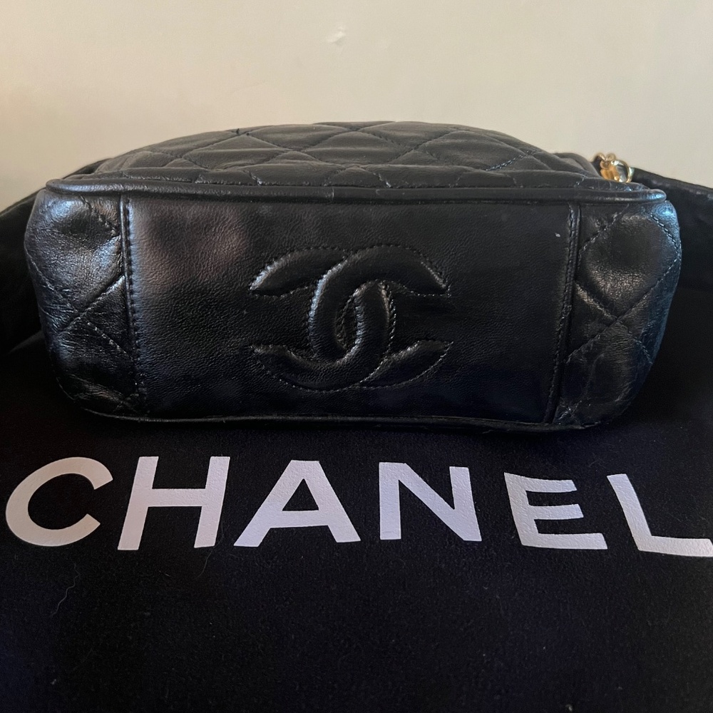 Vintage CHANEL Black Quilted Leather Shoulder Bag with Gold Hardware